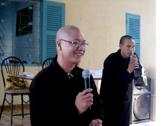 CLB Hoằng Pháp Trẻ Tổ Chức Lễ Tất Niên Cho Trung Tâm Giáo Dục dạy Nghề Quận Gò Vấp