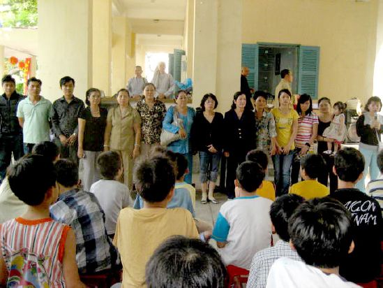 CLB Hoằng Pháp Trẻ Tổ Chức Lễ Tất Niên Cho Trung Tâm Giáo Dục dạy Nghề Quận Gò Vấp