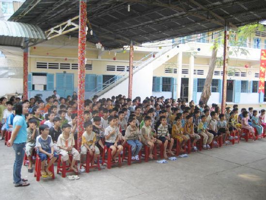 CLB Hoằng Pháp Trẻ Tổ Chức Lễ Tất Niên Cho Trung Tâm Giáo Dục dạy Nghề Quận Gò Vấp