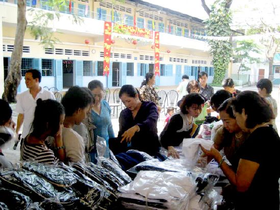 CLB Hoằng Pháp Trẻ Tổ Chức Lễ Tất Niên Cho Trung Tâm Giáo Dục dạy Nghề Quận Gò Vấp