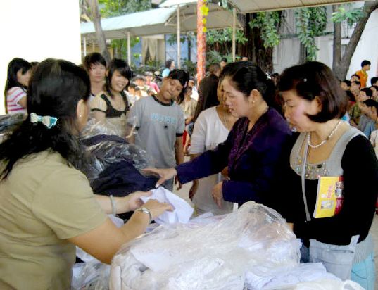 CLB Hoằng Pháp Trẻ Tổ Chức Lễ Tất Niên Cho Trung Tâm Giáo Dục dạy Nghề Quận Gò Vấp