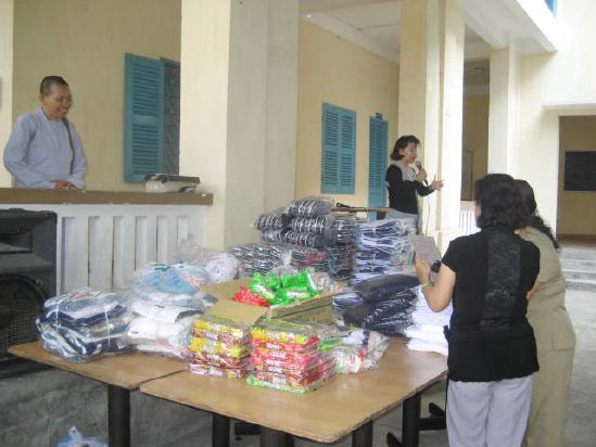 CLB Hoằng Pháp Trẻ Tổ Chức Lễ Tất Niên Cho Trung Tâm Giáo Dục dạy Nghề Quận Gò Vấp