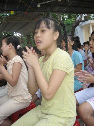 CLB Hoằng Pháp Trẻ Tổ Chức Lễ Tất Niên Cho Trung Tâm Giáo Dục dạy Nghề Quận Gò Vấp