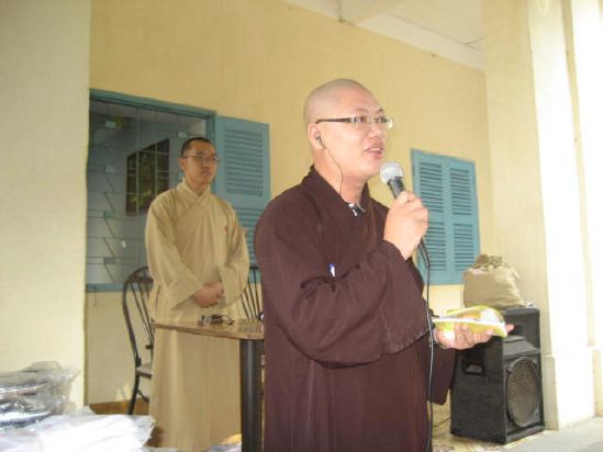 CLB Hoằng Pháp Trẻ Tổ Chức Lễ Tất Niên Cho Trung Tâm Giáo Dục dạy Nghề Quận Gò Vấp