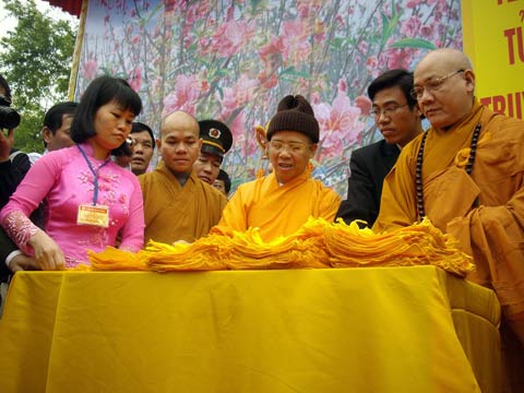 Chùm ảnh: Khai hội tại non thiêng Yên Tử