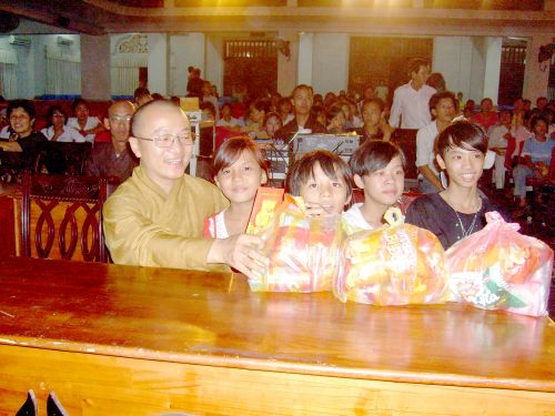 Chương trình Di Lặc Du Xuân – Ngày hội gia đình các trẻ thơ