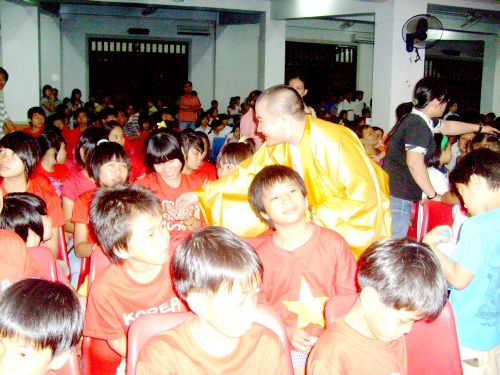 Chương trình Di Lặc Du Xuân – Ngày hội gia đình các trẻ thơ