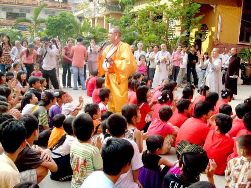 Chương trình Di Lặc Du Xuân – Ngày hội gia đình các trẻ thơ