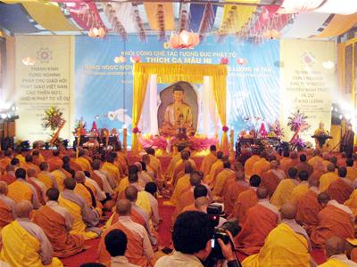 Chế tác tượng Phật ngọc lớn nhất thế giới