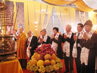 Chế tác tượng Phật ngọc lớn nhất thế giới