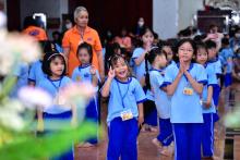 Cha mẹ ơi, cho con đến chùa học tập, vui chơi!
