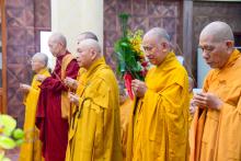 Thường trực HĐTS do HT Thích Thiện Pháp làm trưởng đoàn đã đến viếng và dâng hương tưởng niệm Cố Trưởng lão Hòa thượng Thích Thiện Từ