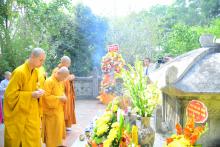 Lễ dâng hương tại khu mộ và lễ rước, cúng tế tại Nhà thờ Lê Hữu Trác