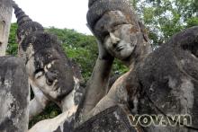 Thăm Vườn Chư Phật Viêng Chăn