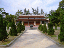 Toàn cảnh chùa Quốc Ân - Huế.