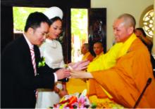 Diễn viên Hồng Ánh làm lễ cưới tại chùa là ước nguyện của đời tôi