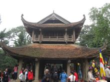 Đông nghịt người đến khai hội chùa Trăm Gian