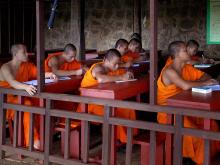 Giới, Phật giáo và giáo dục Dhamma và sự chuyển biến xã hội bên trong truyền thống Theravada