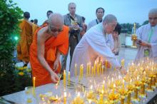 Chùm ảnh: Lễ đốt nến cầu nguyện hòa bình nhân đại lễ Phật đản LHQ 2011 tại Thái Lan