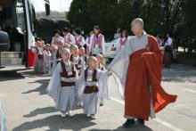 Tiểu Tí hon Hoằng Pháp Tự  -  Sinh hoạt mùa Phật Đản Hàn Quốc