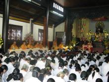 Phật tử tỉnh Lâm Đồng phát nguyện thọ Bồ tát giới - Ảnh Linh Toàn