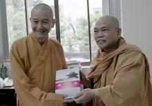 Trần Quê Hương Với Tặng Phẩm Dâng Đời
