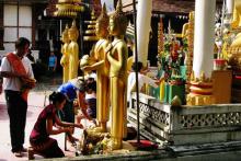 Lễ hội lên chùa ở Lào