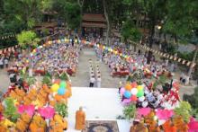 TP.HCM: Hàng ngàn người quy tụ về chùa Giác Lâm mừng đại lễ Phật Đản PL:2557