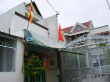 Vận động treo cờ nhân mùa Phật Đản hằng năm - Có những sự cô đơn đáng trân trọng