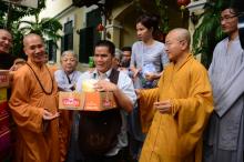 Quỹ Từ thiện Đạo Phật Ngày Nay: Trao tặng quà cho người mù và bệnh nhân ung bứu nhân ngày giỗ tổ chùa Giác Ngộ