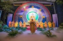 Rực rỡ Đêm hoa đăng kính mừng Phật thành đạo tại chùa Bằng