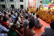 Chùm ảnh: Trang nghiêm lễ đón giao thừa Ất Mùi 2015 tại Chùa Giác Ngộ