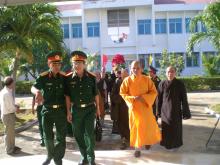 Trường Trung cấp Phật học Ninh Thuận giao lưu với trường Quân sự tỉnh