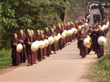 Sống chánh niệm, chết chánh niệm - Làng Mai từ một góc nhìn