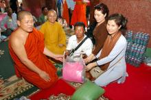 Quỹ Đạo Phật Ngày Nay: Chương trình từ thiện tại Campuchia tháng 04-2015