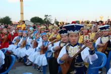 Kalmykia: Hơn 300 nghệ sĩ trẻ cùng hợp xướng Khánh tuế Chúc thọ Bát tuần đức Đạt Lai Lạt Ma