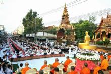 Thái Lan: Chùm ảnh hàng nghìn chư Tăng kinh hành khất thực tại Chiang Mai