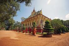 Sự chuyển đổi tôn giáo trong người Khmer ở tỉnh Trà Vinh