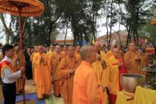 Chú nguyện đúc chuông và trống đồng tại chùa Đức Hậu -Ảnh: Tuệ Đại