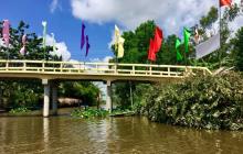 Chùa Thiên Trì xây cầu bê-tông, chùa Liên Ứng tặng quà người nghèo