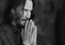 Ngôi sao Hollywood Keanu Reeves: Tiền bạc cho người cần, sống đời ung dung tự tại trên xe Harley