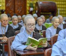 Thời công phu khuya đầu tiên trong khóa tu "Xuất gia gieo duyên" với ba điều ghi nhớ