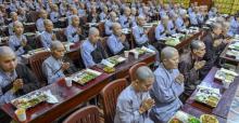 Chùm ảnh: Ăn cơm trong chánh niệm trưa ngày 14/09/2020