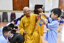 Không khí trung thu tràn ngập khóa tu Búp sen từ bi