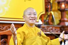 Thầy Nhật Từ trả lời các câu hỏi về bão lũ miền Trung trong khóa tu Ngày an lạc