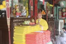 Đồng Tháp: Trường hạ chùa Phước Hưng dâng pháp y Ca sa