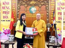 MTTQ Tp.Hà Nội thăm, tặng quà chức sắc, nhà tu hành là thân nhân liệt sĩ