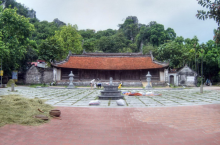 Chùa Thầy – ngôi chùa cổ nằm trên mình Rồng