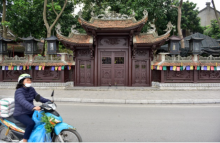 Tượng Phật từ đá quý nguyên khối trong ngôi chùa nghìn năm tuổi ở Hà Nội