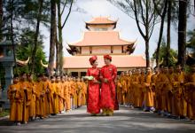 Diễn viên hài Thúy Nga tổ chức lễ cưới rất trang trọng và lãng mạn tại Thiền viện Thường Chiếu, Đồng Nai